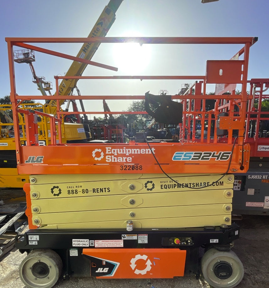 2023 JLG ES3246