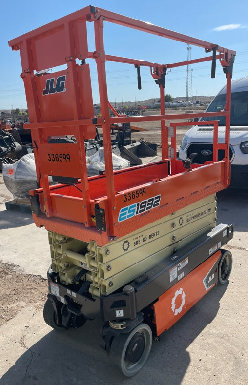 2023 JLG ES1932