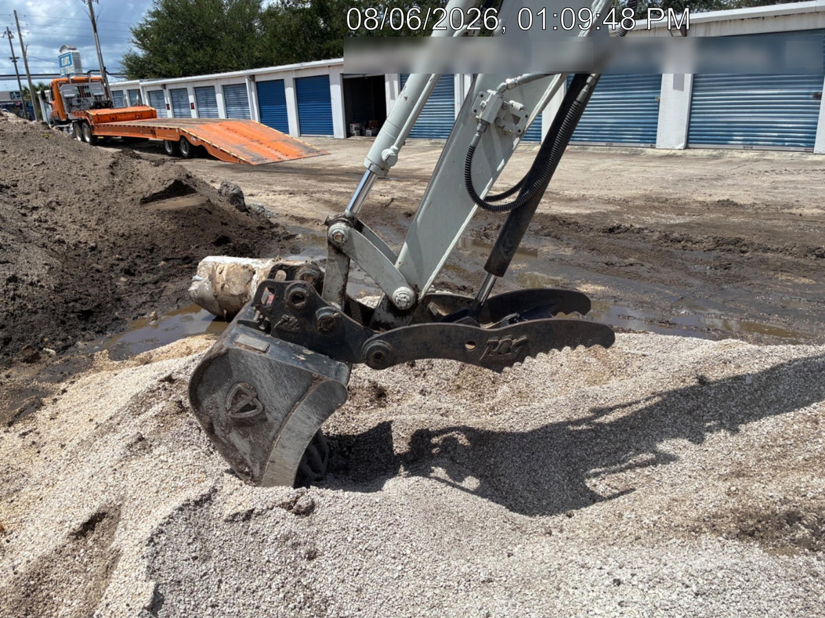 2022 TAKEUCHI TB235-2R