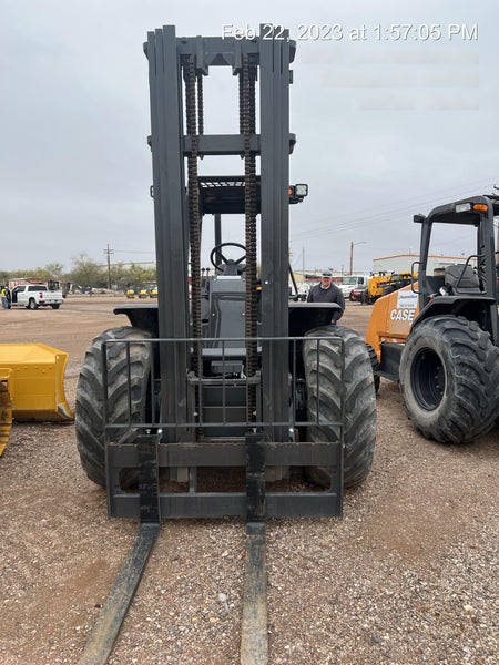 2023 CASE 588H