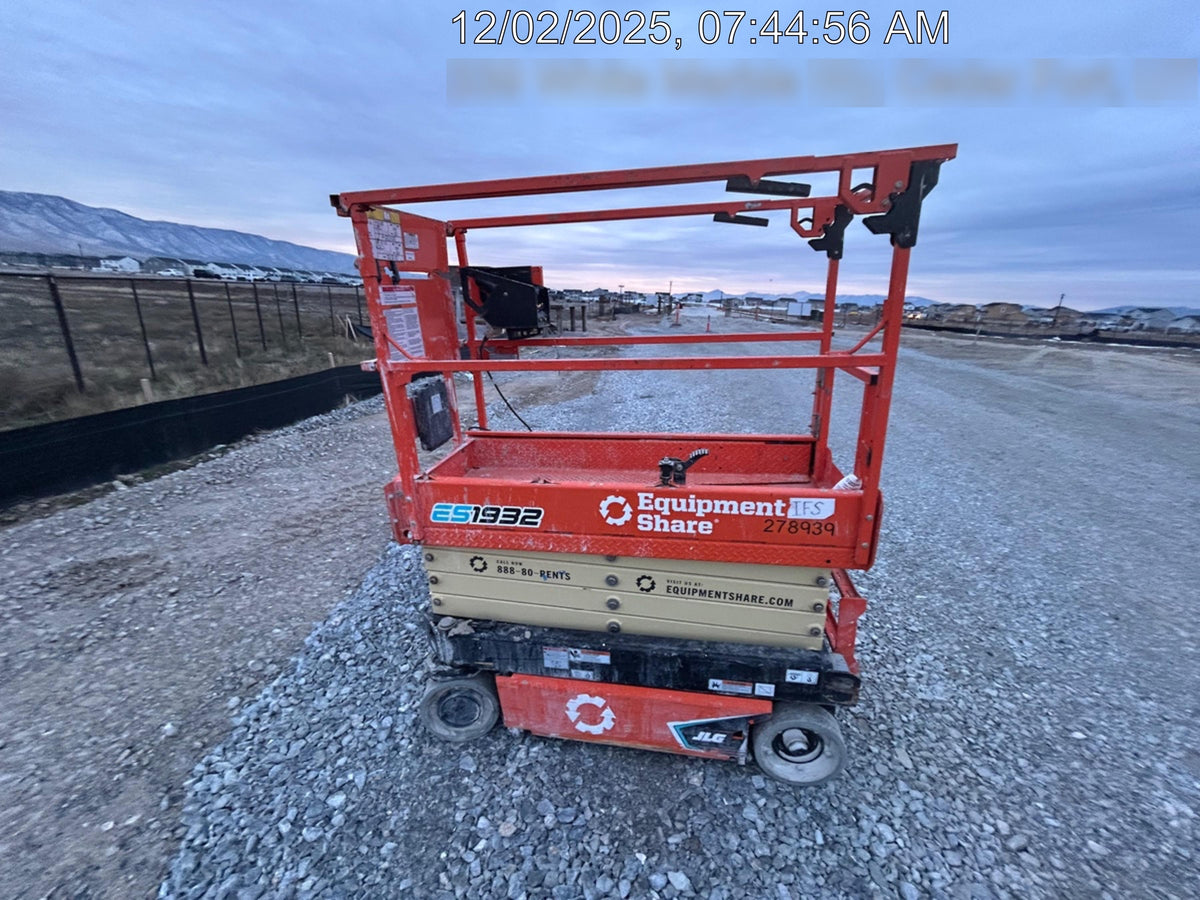 2022 JLG ES1932