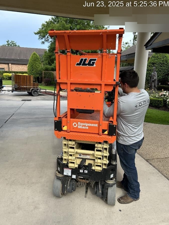 2024 JLG ES1932