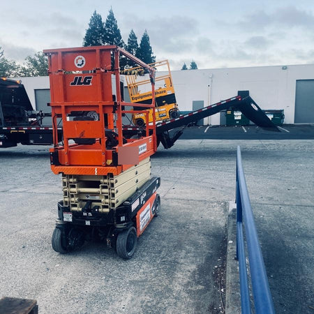 2022 JLG ES1932