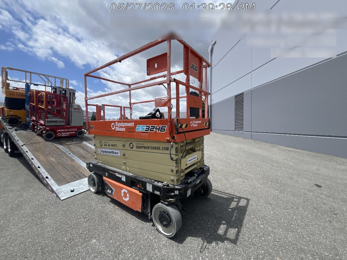 2022 JLG ES3246