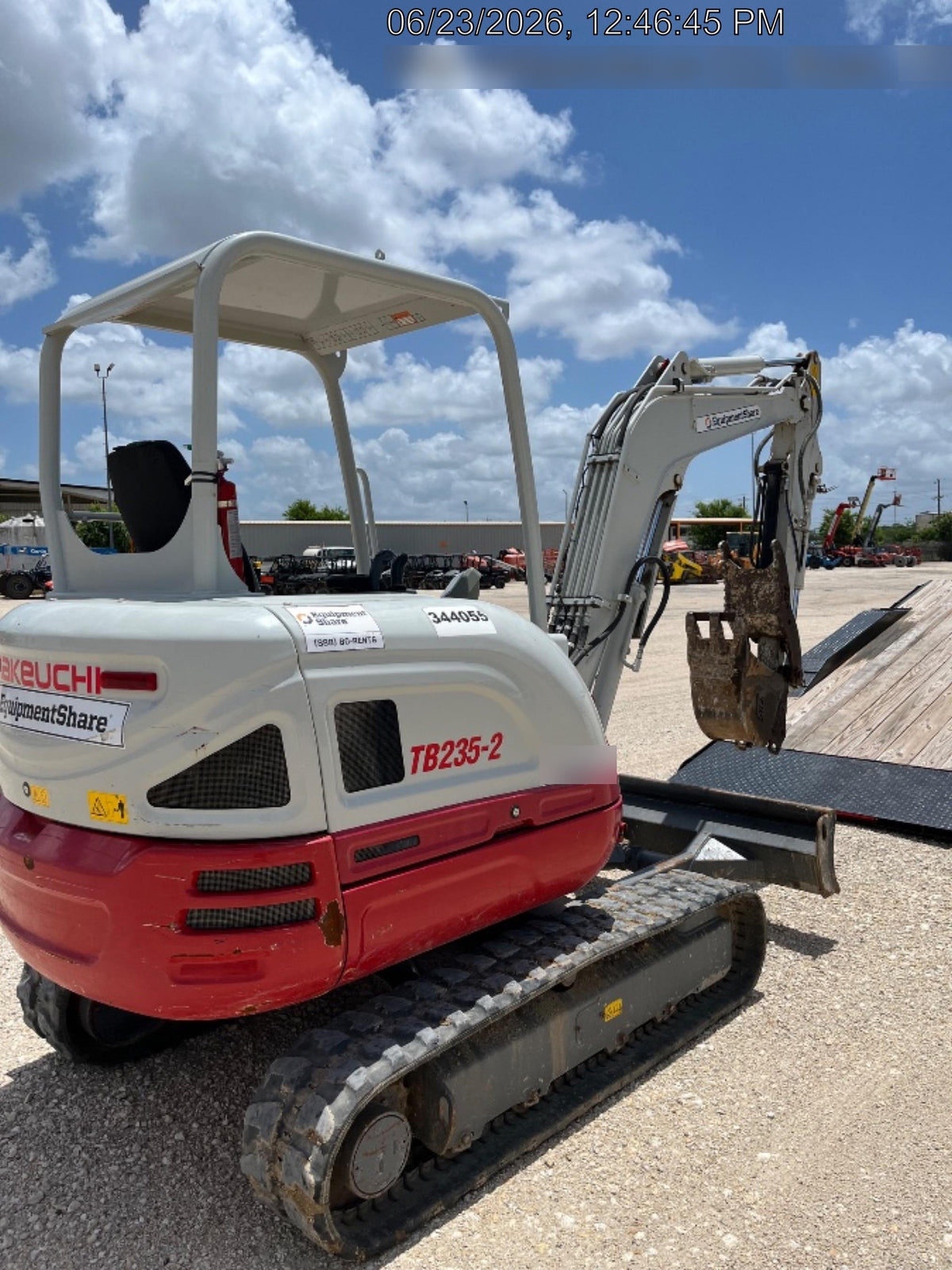 2023 TAKEUCHI TB235-2R