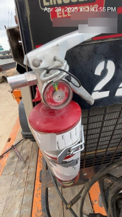 2019 Lincoln Electric Vantage 322 Lincoln Vantage 322 Welder w/Trailer, Light Kit, Cable Rack