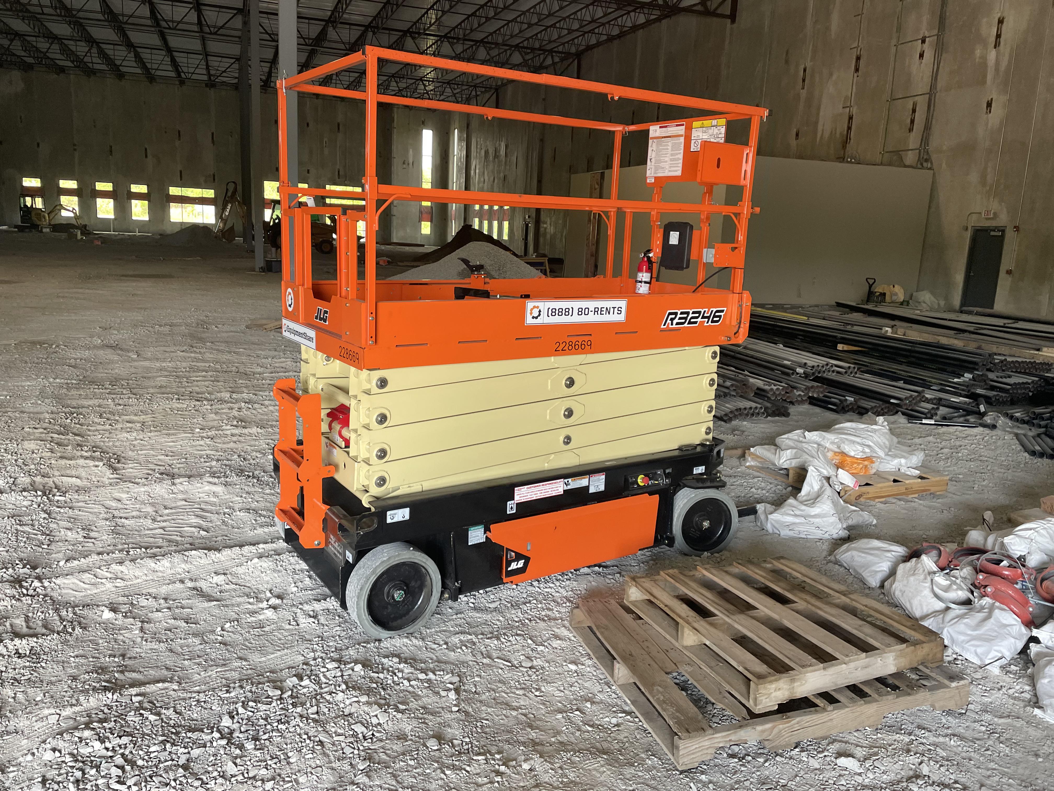 2022 JLG R3246