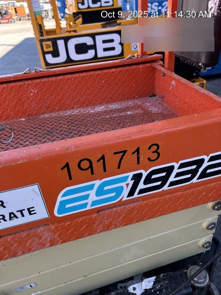 2021 JLG ES1932