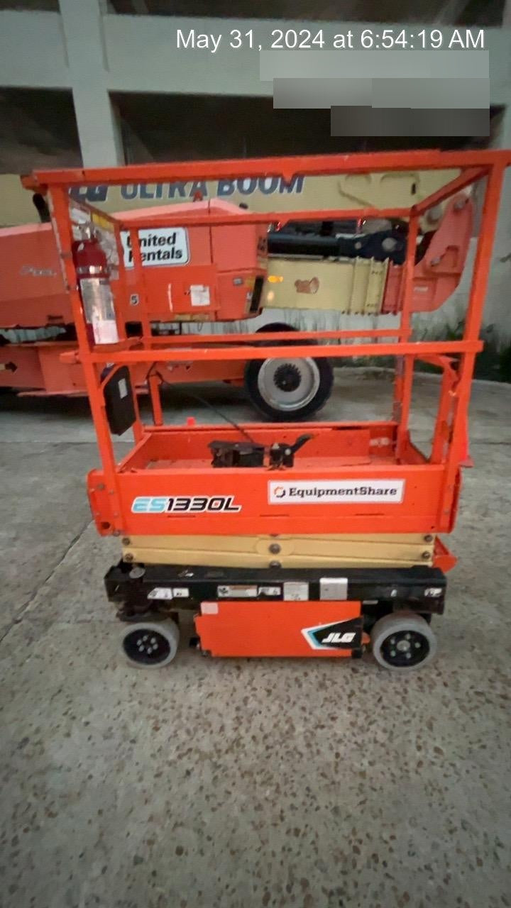 2021 JLG ES1330L
