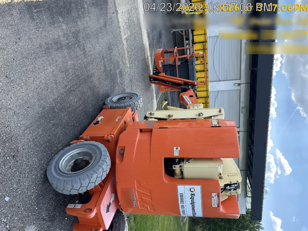 2019 JLG E300AJP