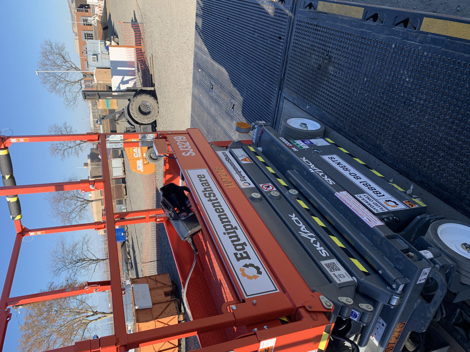 2020 Skyjack SJIII-3219 Solid NM Tires, Half height spring hinged entry gate, Dual Beacons, 800W Inverter