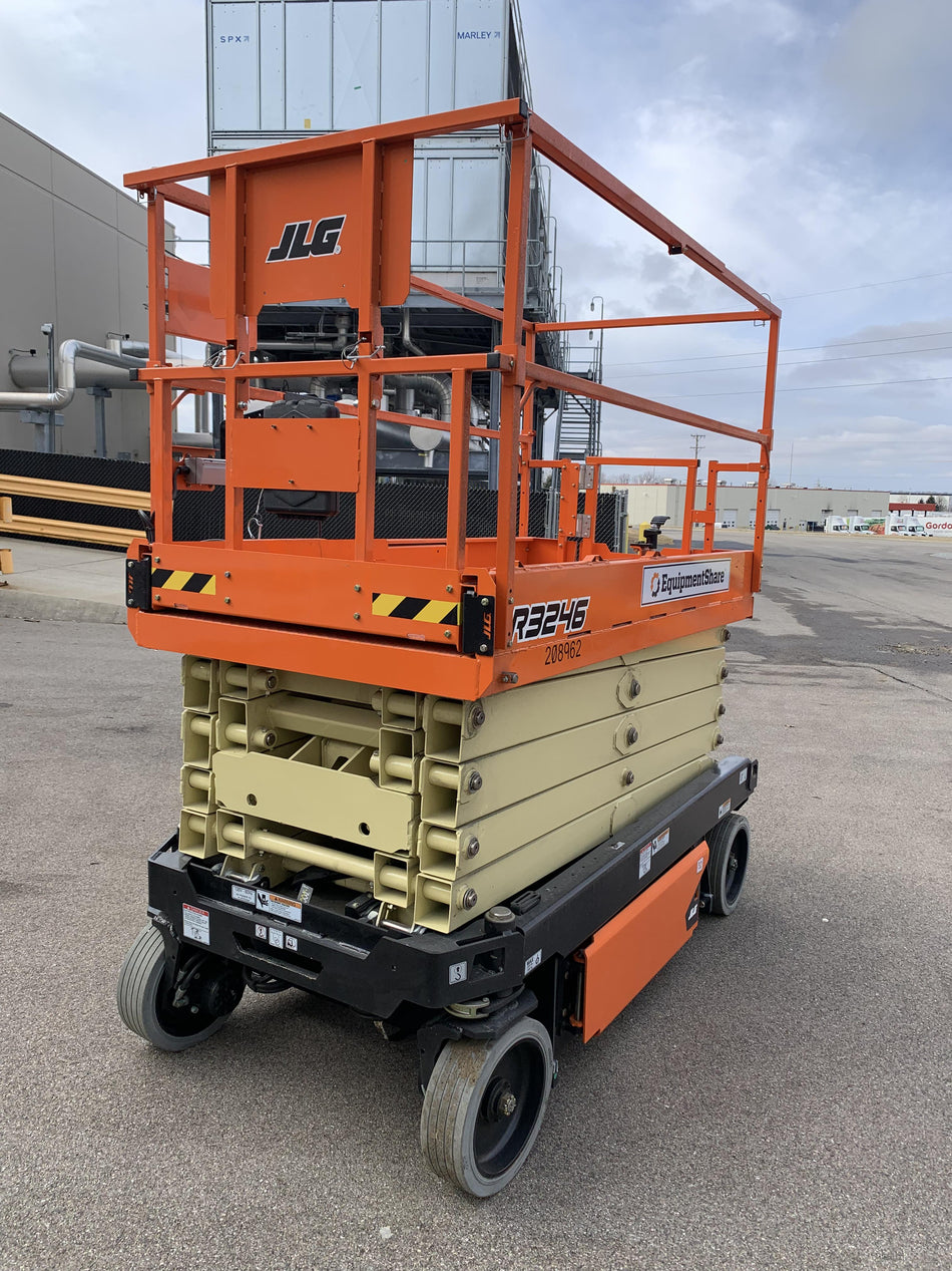2022 JLG R3246