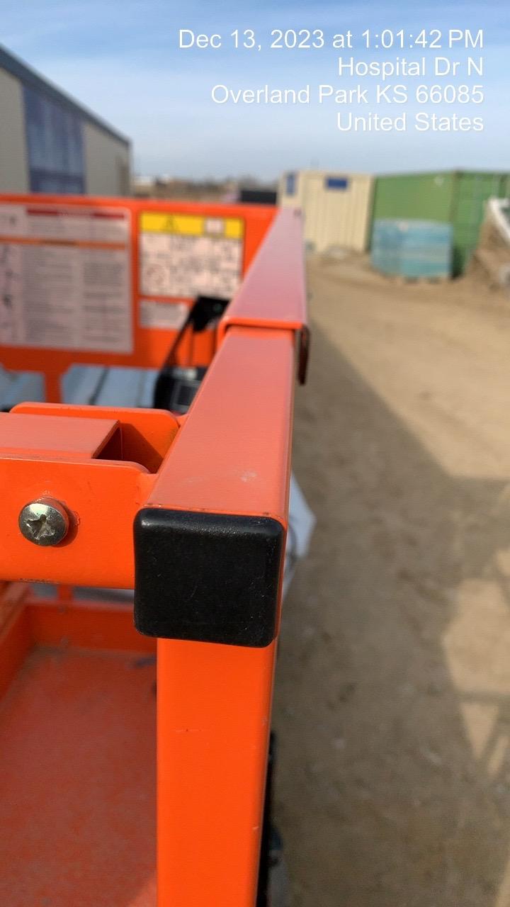 2022 JLG ES1330L