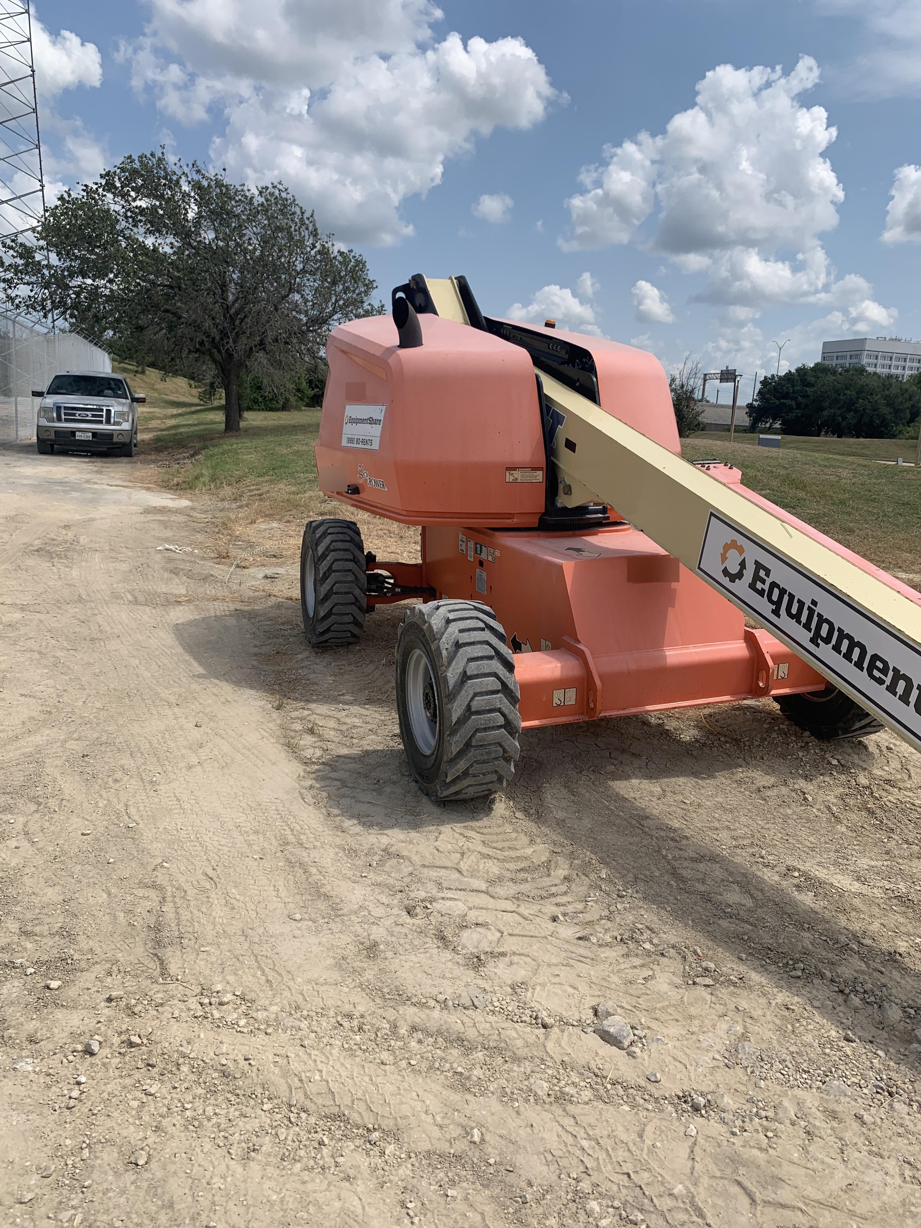 2019 JLG 400S