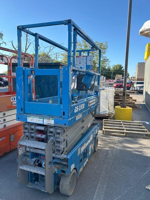 2020 Genie GS-1930 Solid Non Marking Tires, Beacon, Folding rails with half height swing gate, 800W Inverter