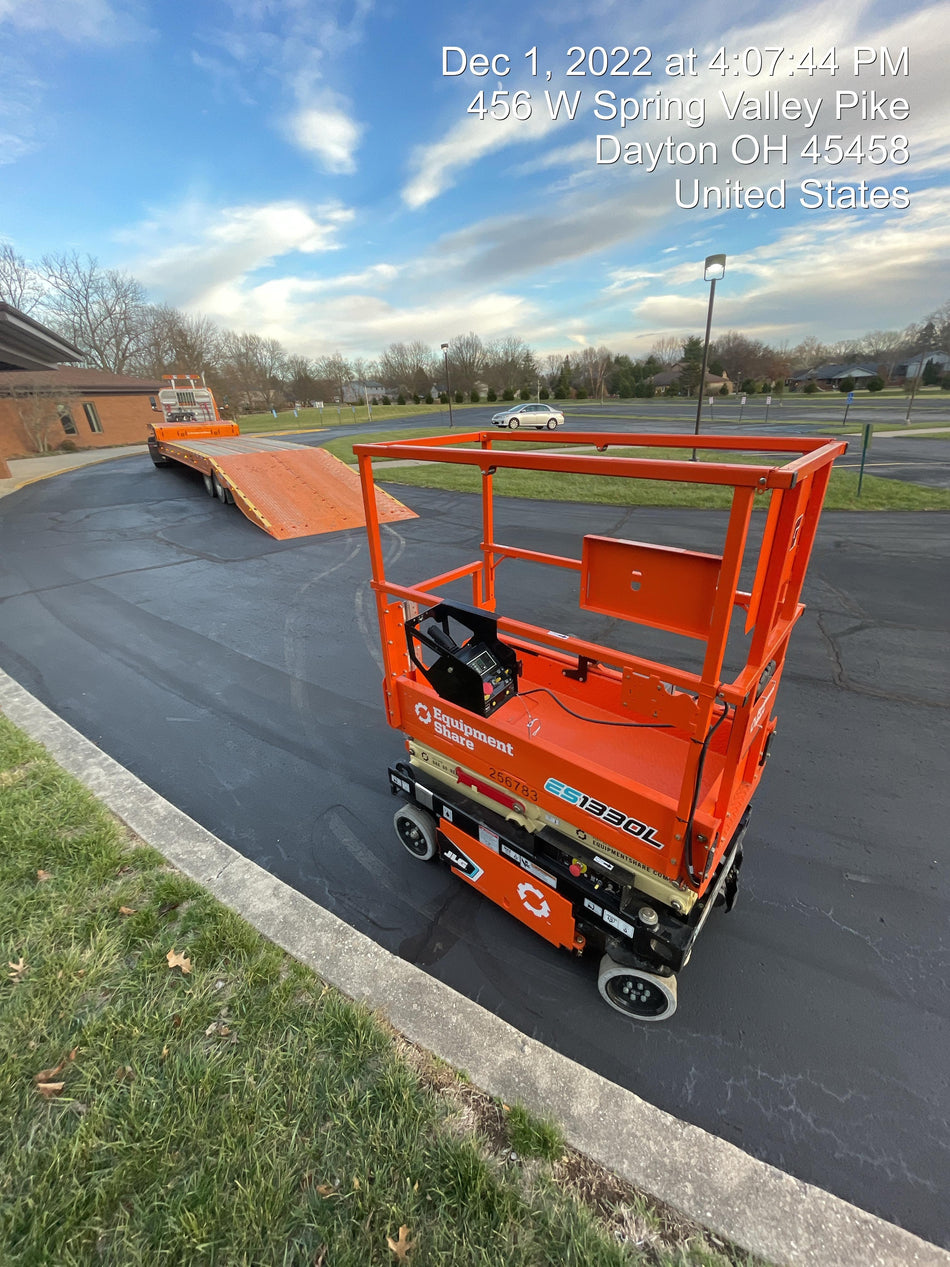 2022 JLG ES1330L