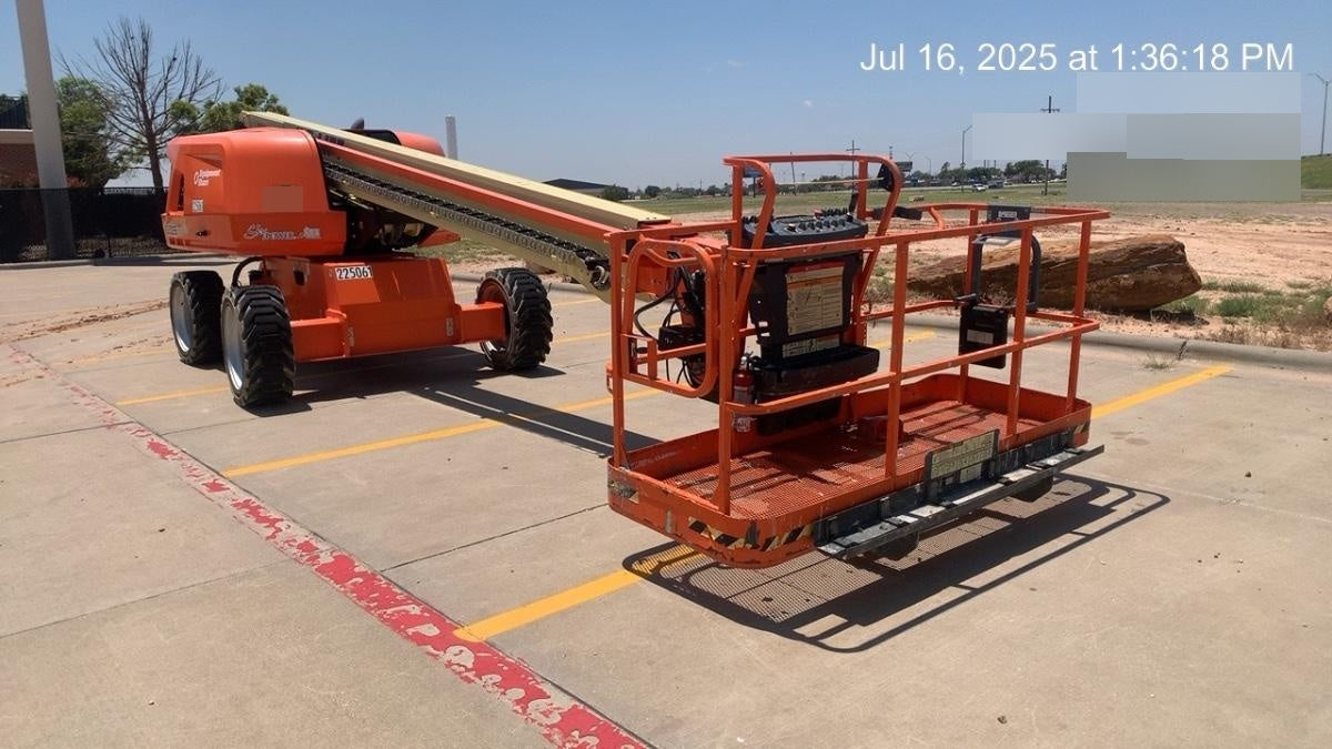 2022 JLG 600S