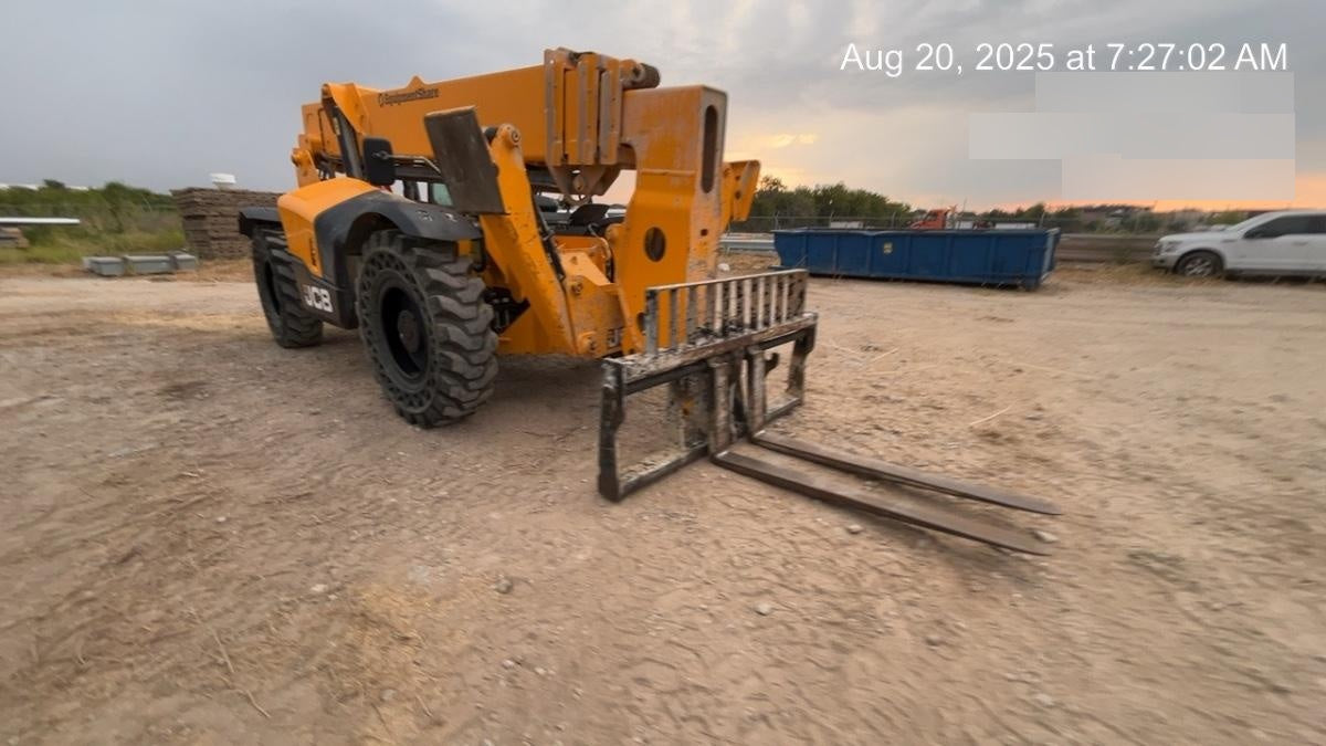2023 JCB 510-56