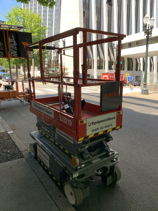 2020 Skyjack SJIII-3219 Solid NM Tires, Half height spring hinged entry gate, Dual Beacons, 800W Inverter