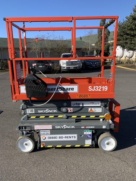 2020 Skyjack SJIII-3219 Solid NM Tires, Half height spring hinged entry gate, Dual Beacons, 800W Inverter