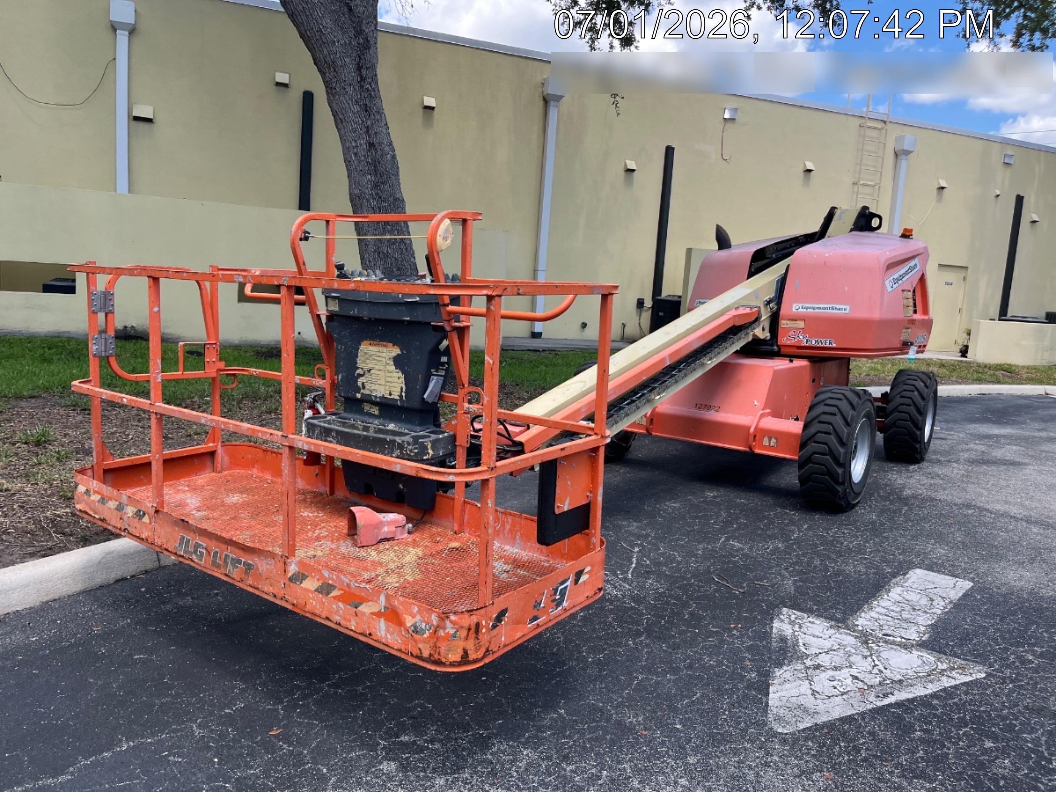 2021 JLG 400S