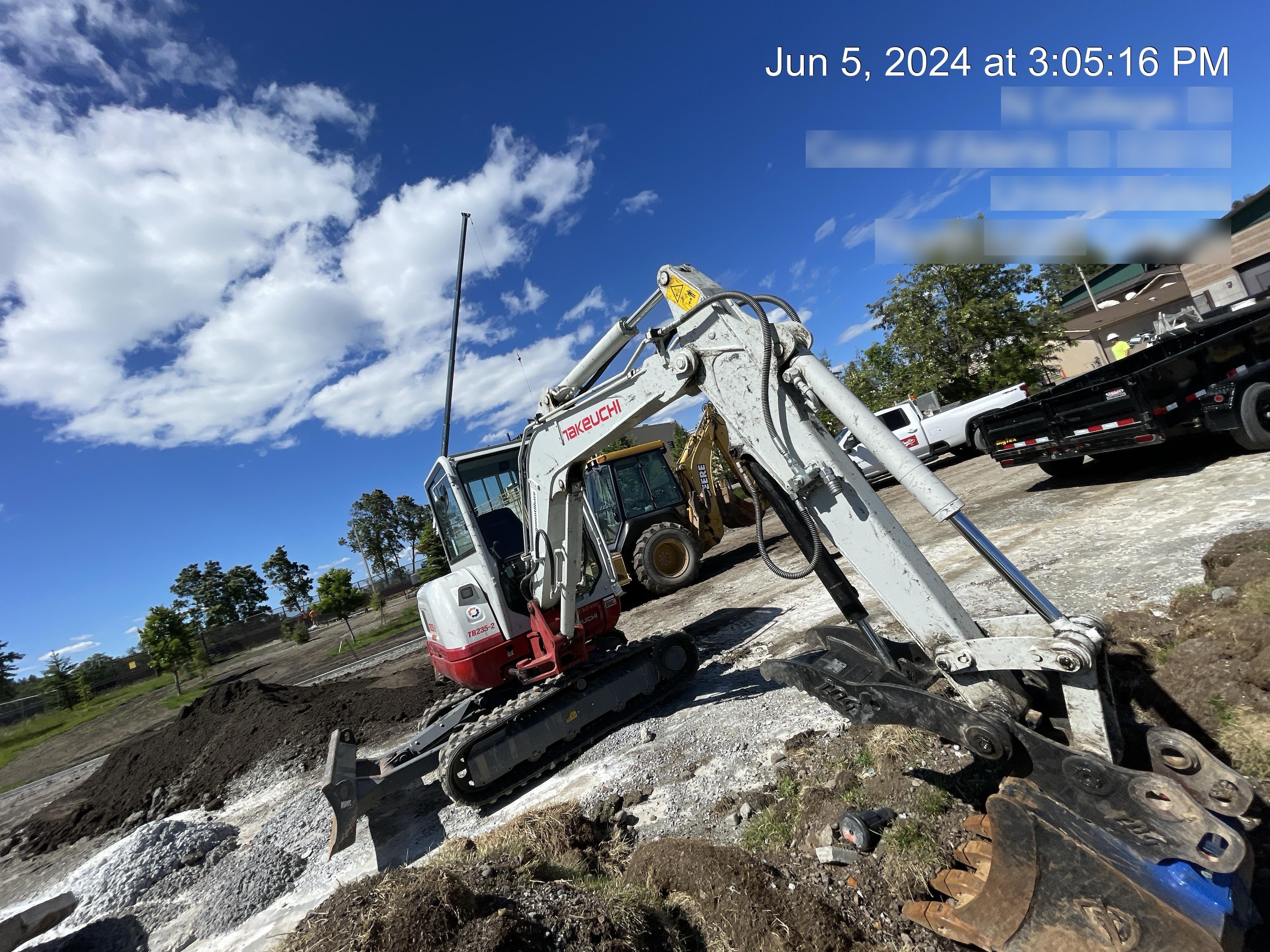2022 TAKEUCHI TB235-2CR