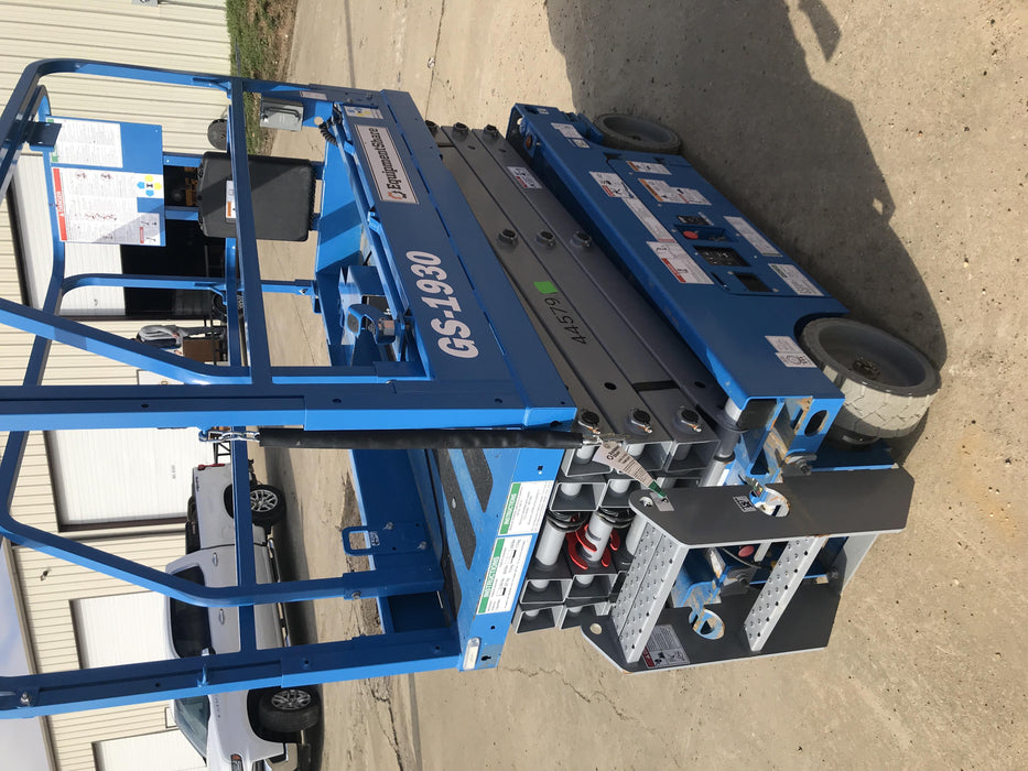 2019 Genie GS-1930 Fixed rails with chain Entry