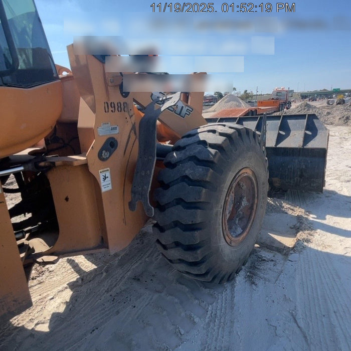 2016 Case 621F CLOSED CAB, JRB 416 STYLE HYD COUPLER