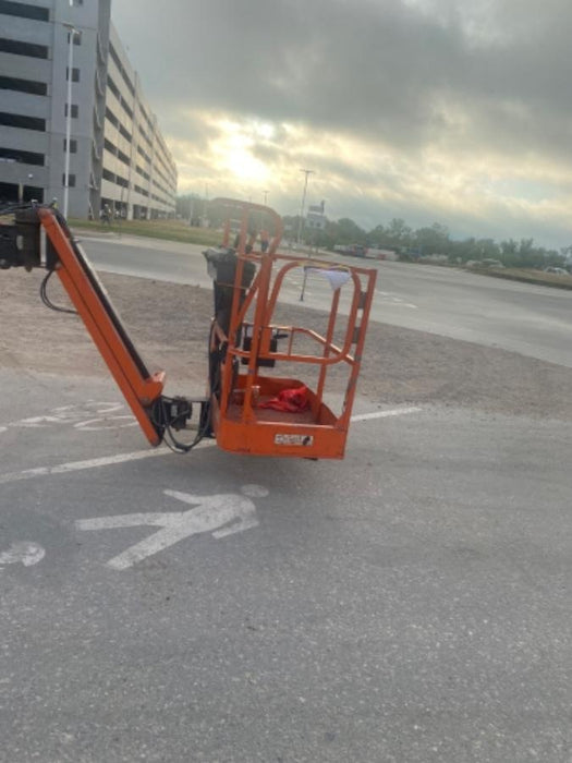 2019 JLG E300AJP