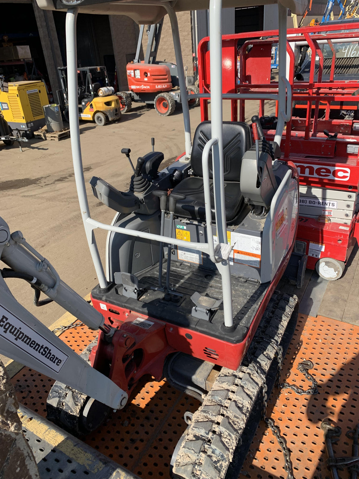 2023 TAKEUCHI TB216R