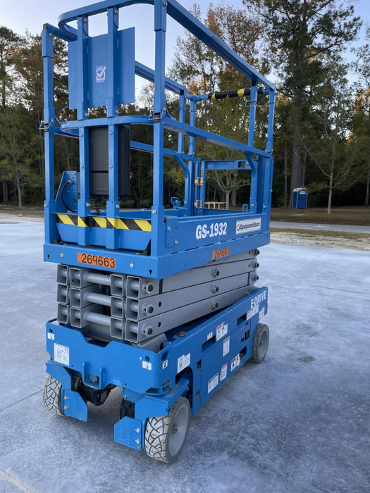 2022 GENIE GS-1932