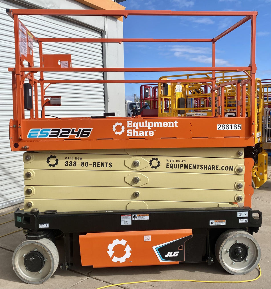 2022 JLG ES3246