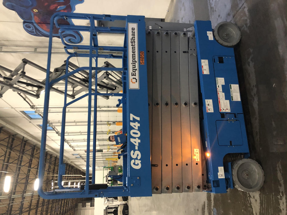 2019 Genie GS-4047 Folding rails with half height swing gate, 800W Inverter