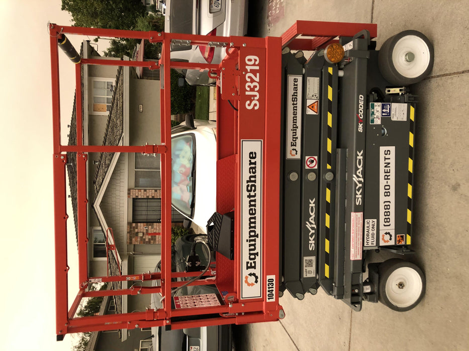 2020 Skyjack SJIII-3219 Solid NM Tires, Half height spring hinged entry gate, Dual Beacons, 800W Inverter