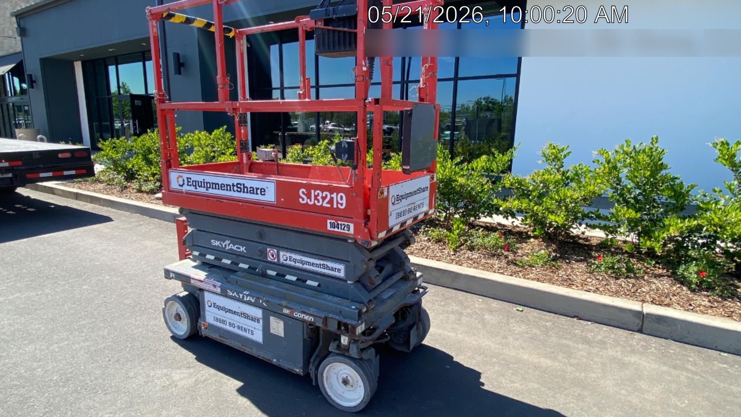 2020 Skyjack SJIII-3219 Solid NM Tires, Half height spring hinged entry gate, Dual Beacons, 800W Inverter