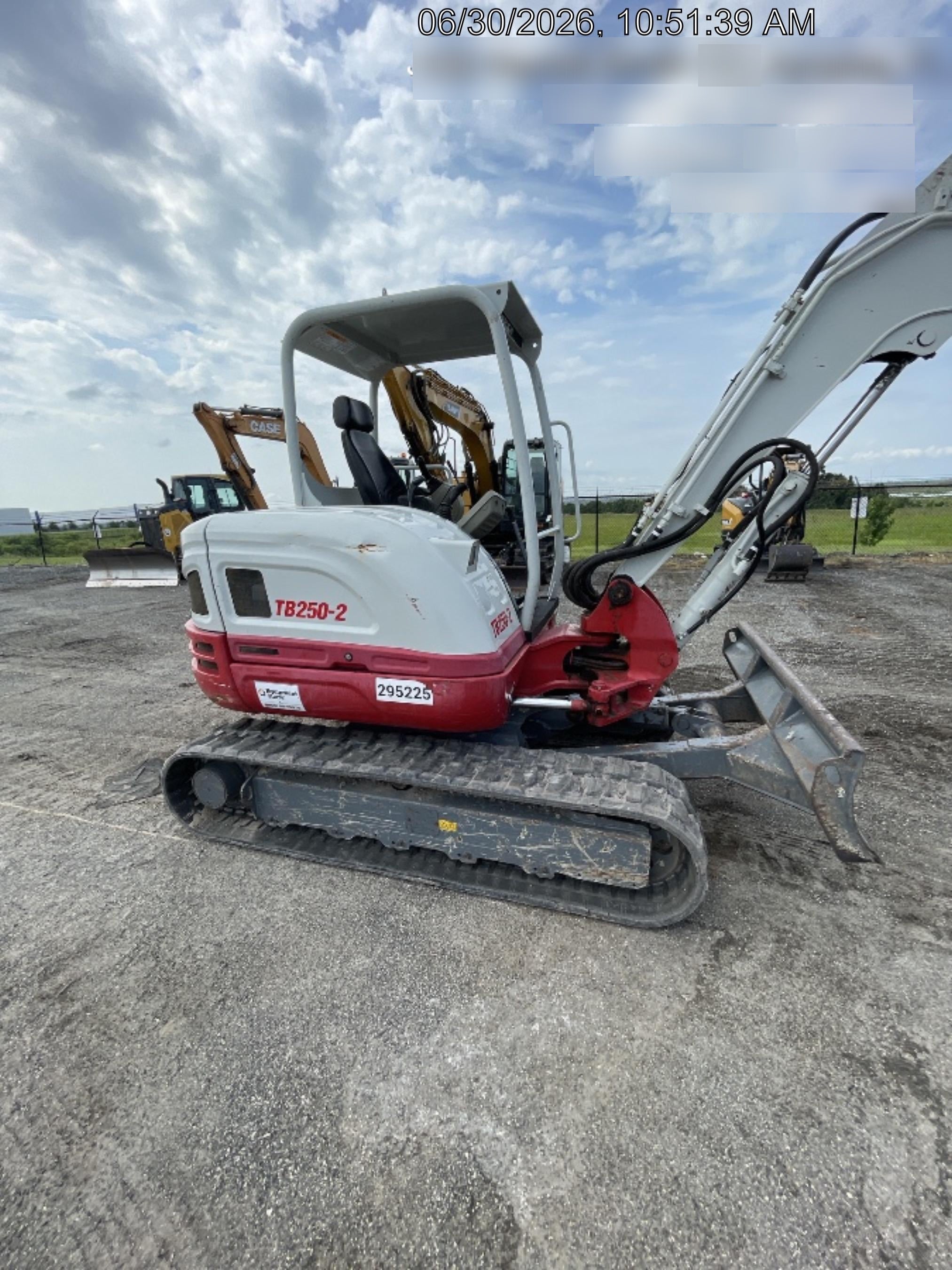 2023 TAKEUCHI TB250-2R