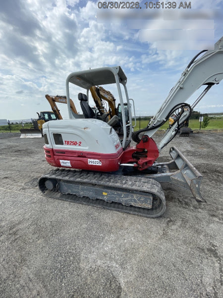 2023 TAKEUCHI TB250-2R