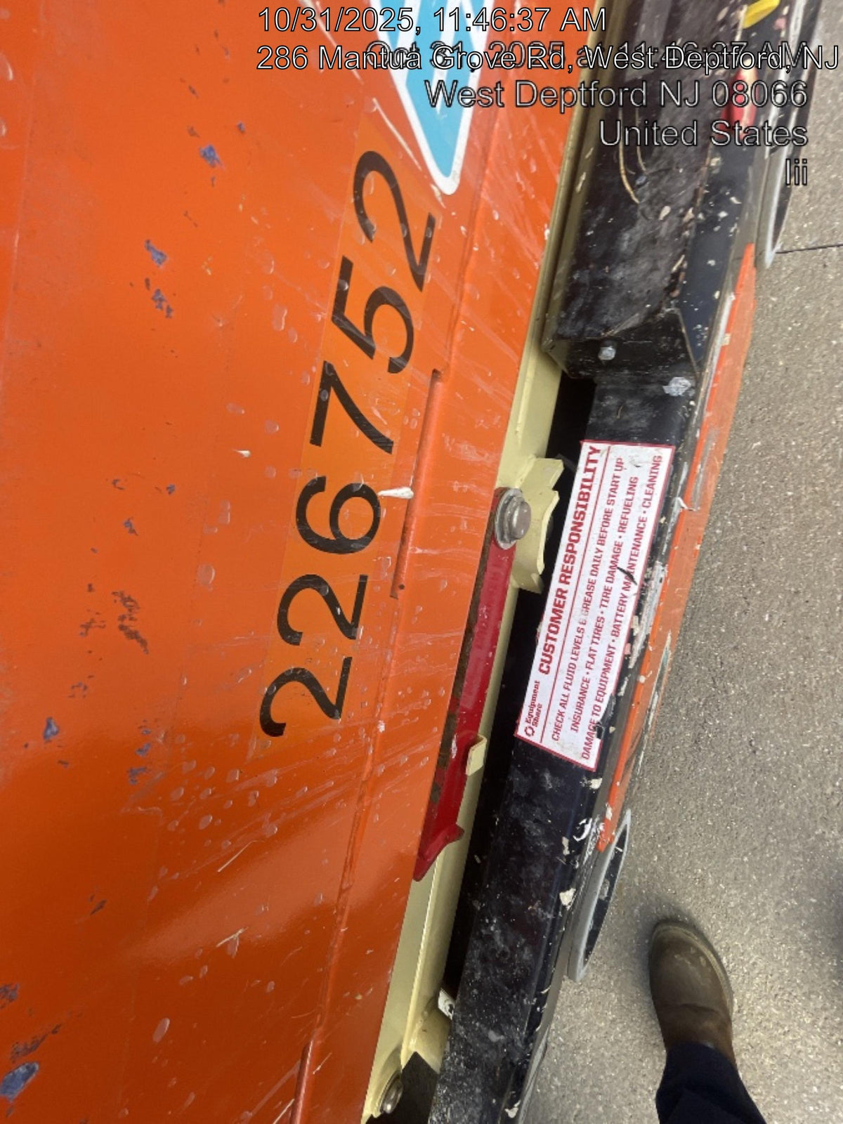 2022 JLG ES1330L
