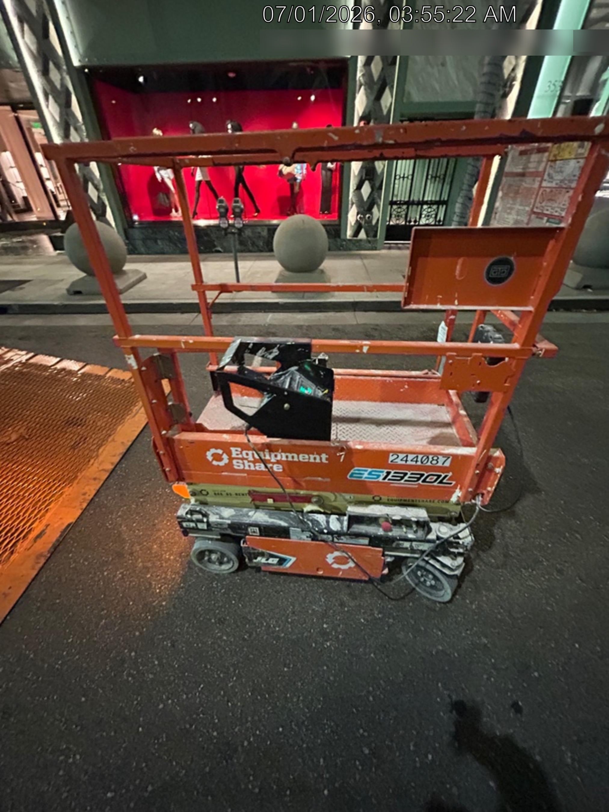2022 JLG ES1330L