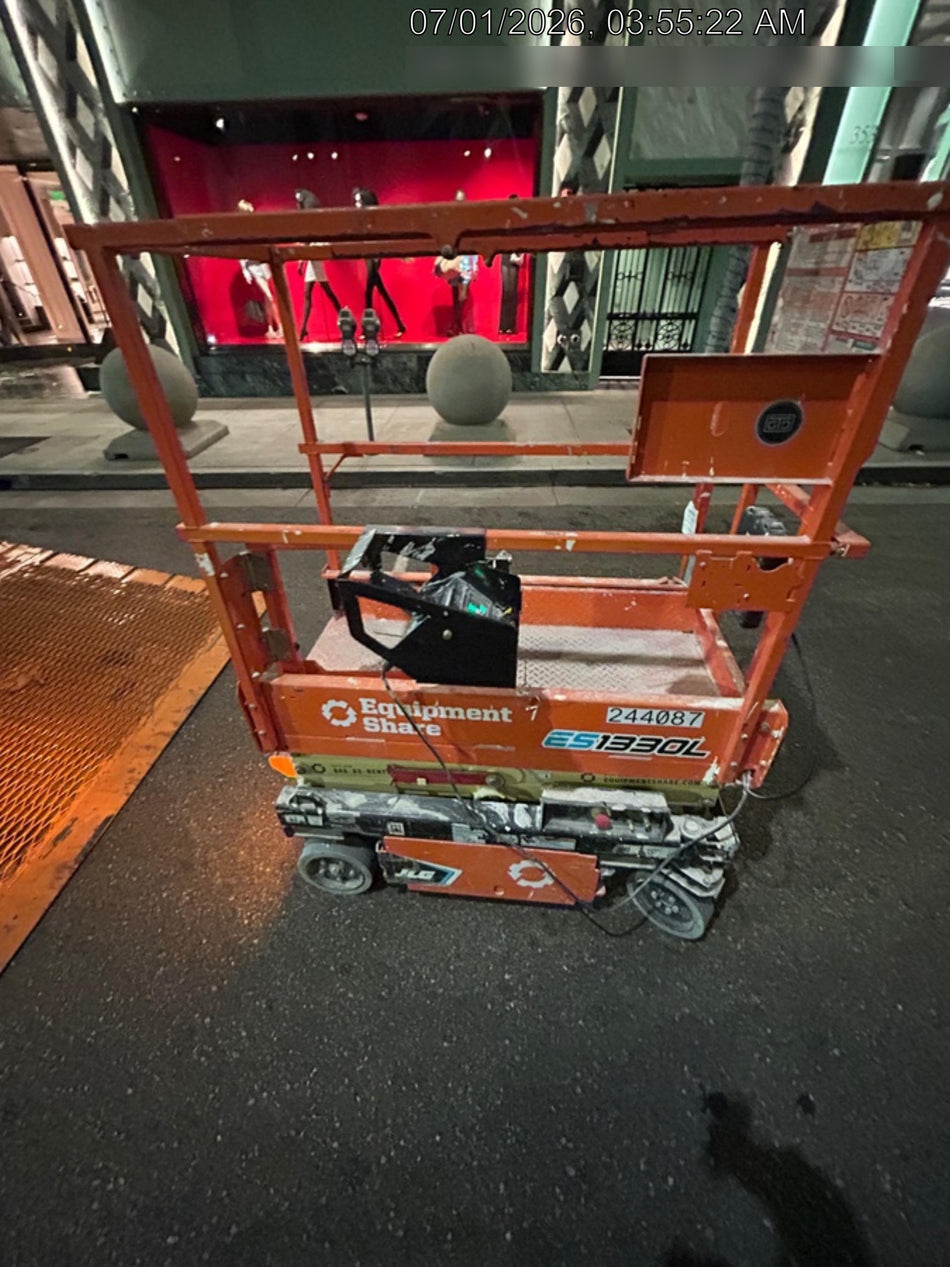 2022 JLG ES1330L