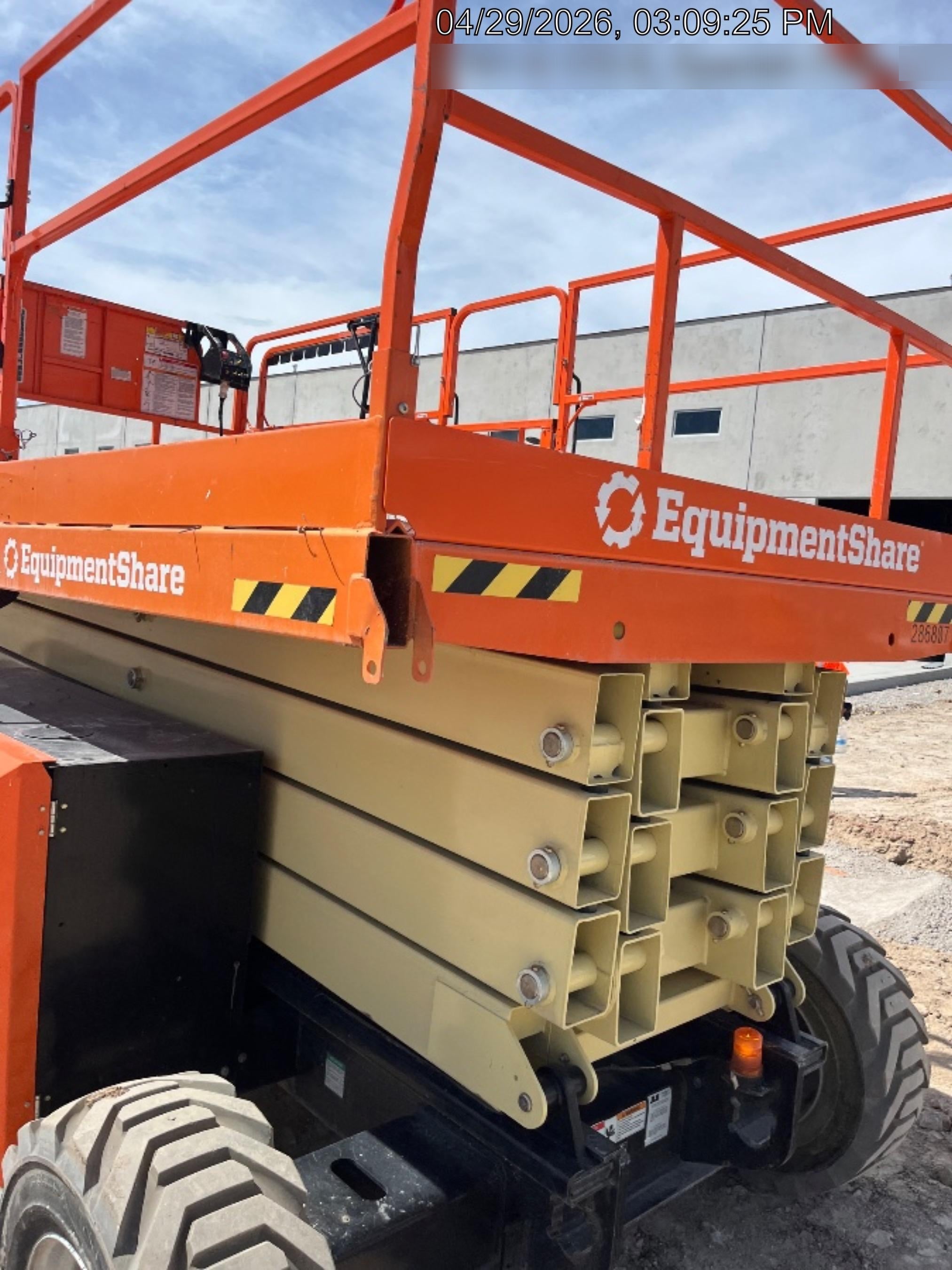2022 JLG RT4394