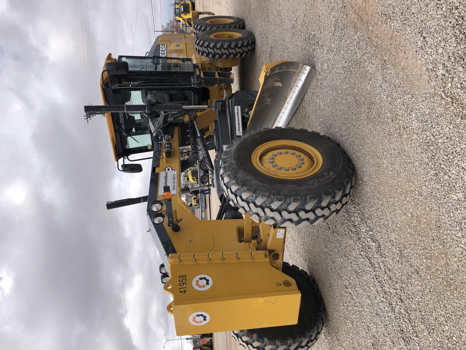 2019 JOHN DEERE 672G