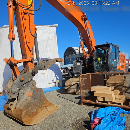 2025 HITACHI 54" Bucket - Hitachi