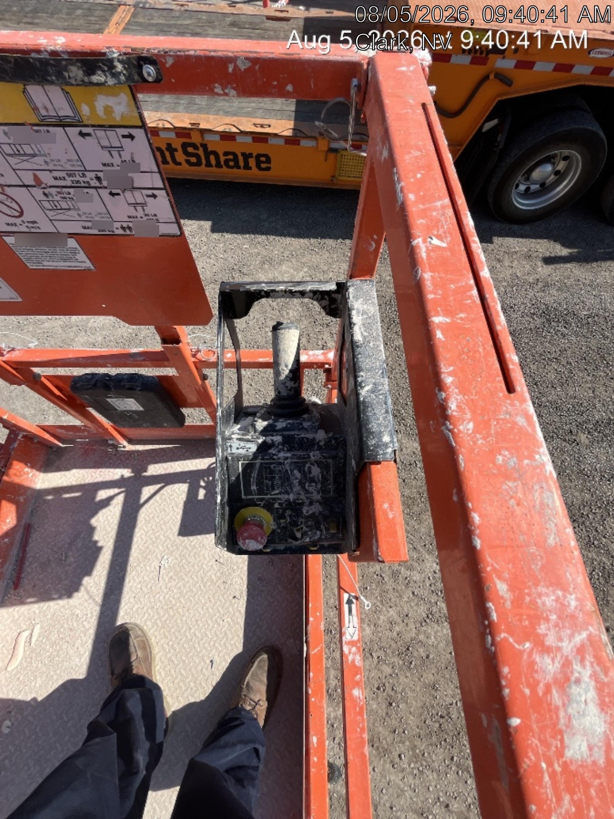 2025 JLG ES3246
