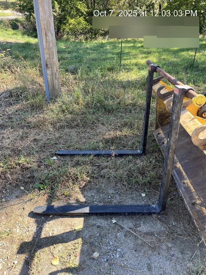 2023 ARROW MATERIAL HANDLING 60" Bucket Mounted Forks