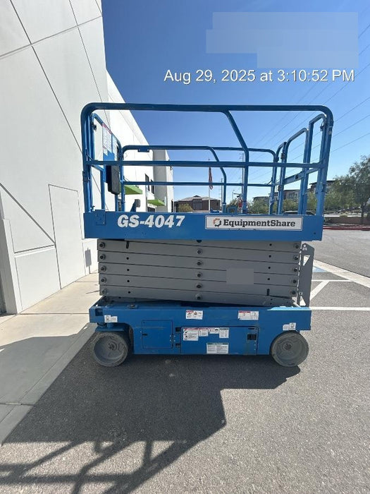 2019 Genie GS-4047 Folding rails with half height swing gate