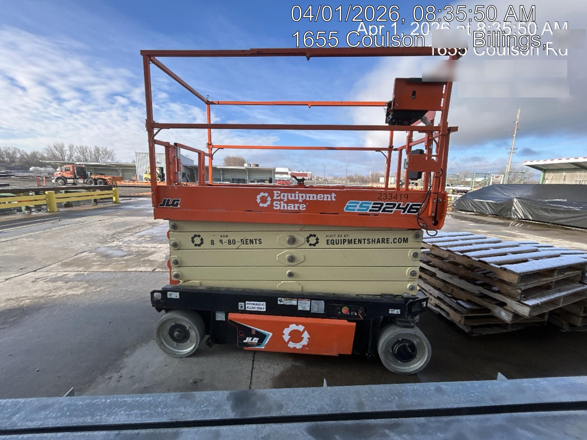 2022 JLG ES3246