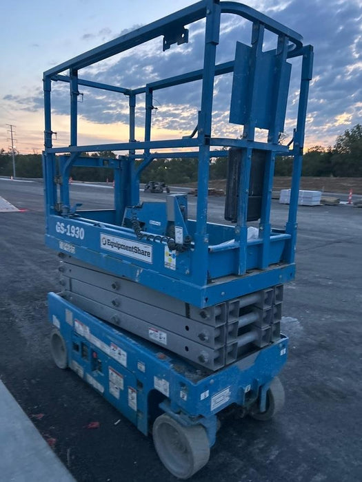 2020 Genie GS-1930 Solid Non Marking Tires, Beacon, Folding rails with half height swing gate, 800W Inverter