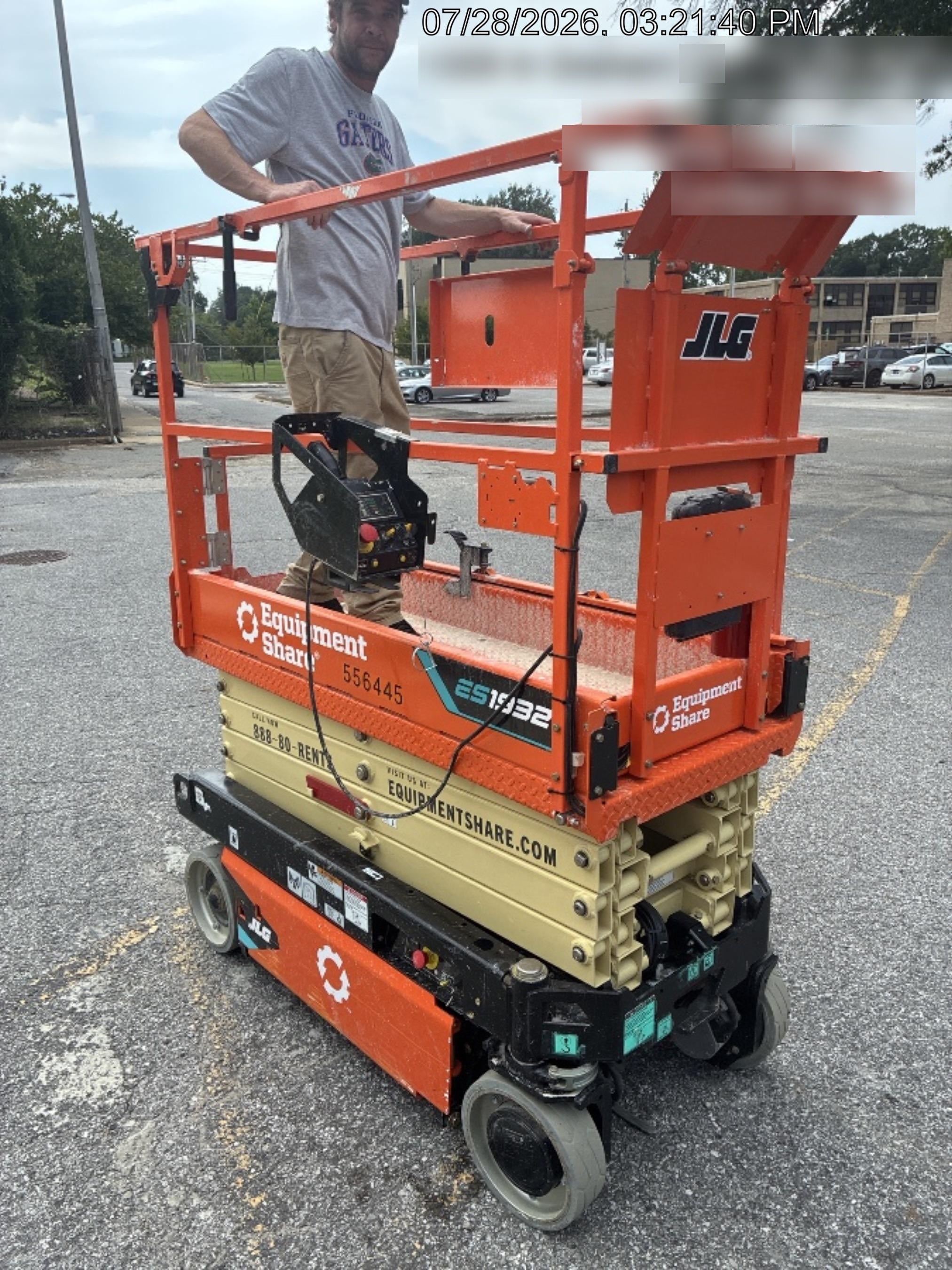 2025 JLG ES1932