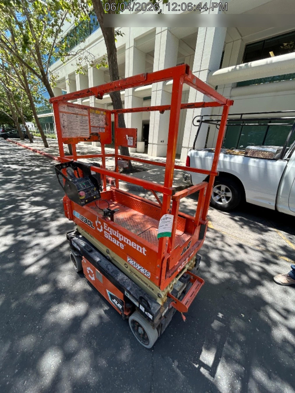 2022 JLG ES1330L